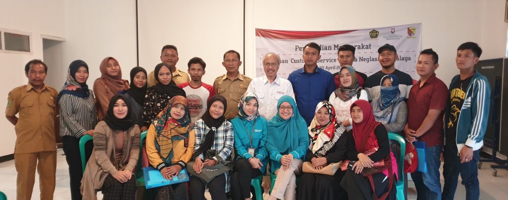 Pelatihan Pelayanan Konsumen bagi UMKM di Desa Neglasari Majalaya